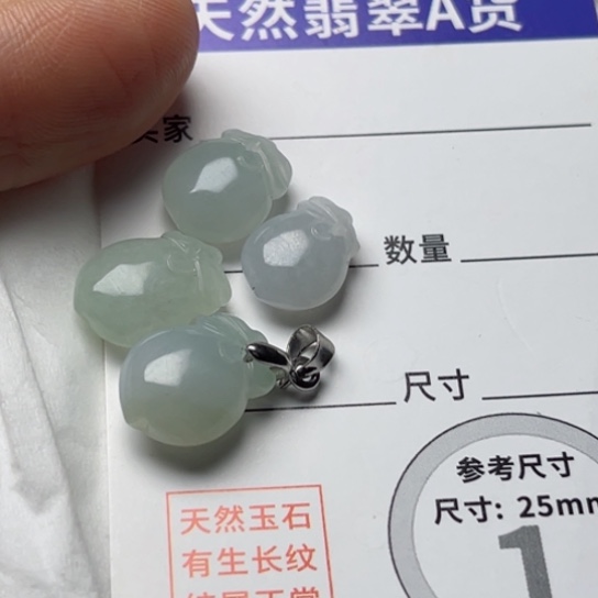 翡翠颈饰未镶嵌福袋