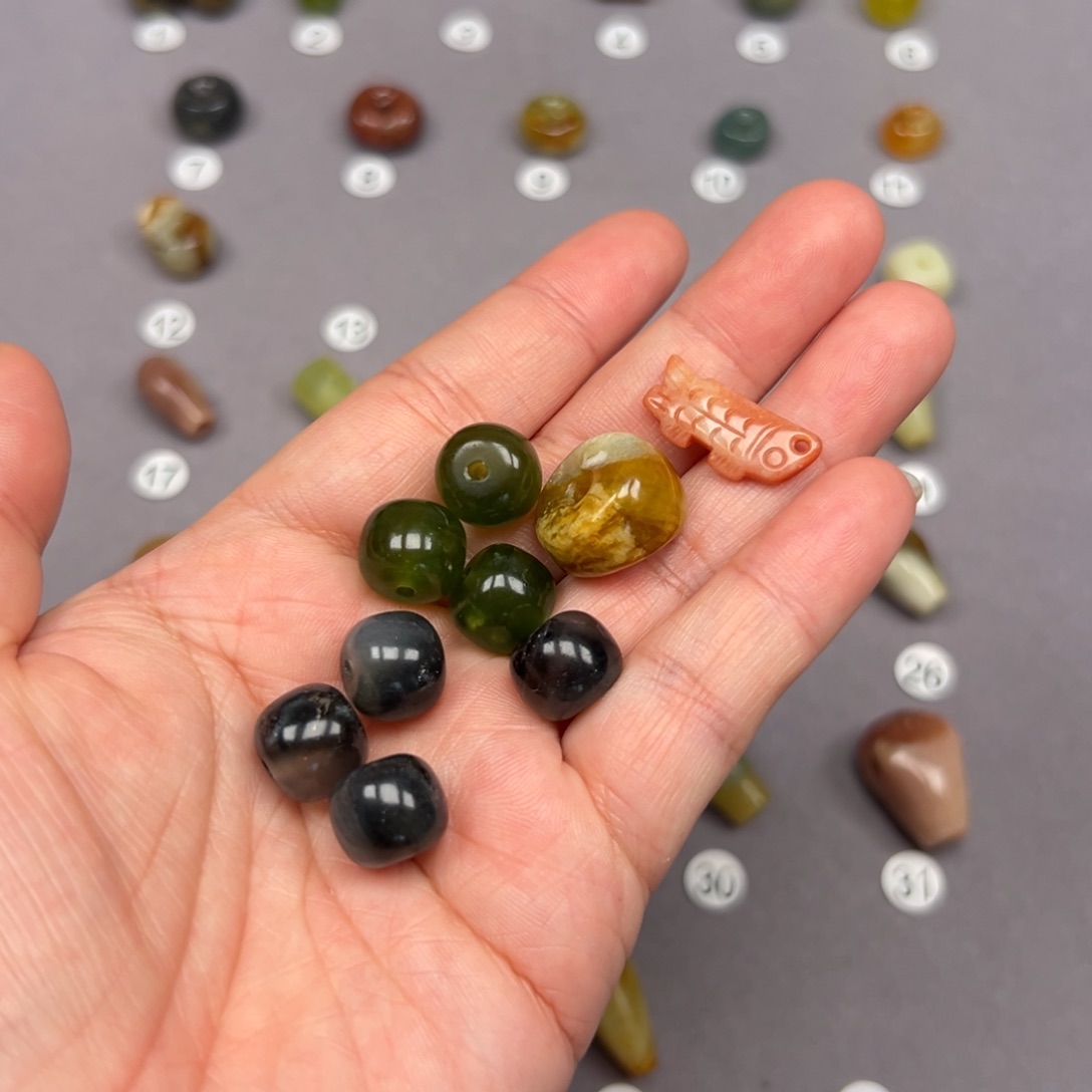 未镶嵌蛇纹石玉颈饰缤*微瑕