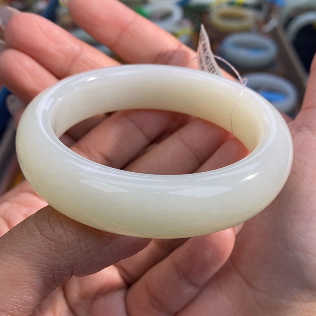 和田玉未镶嵌手镯清货纹裂