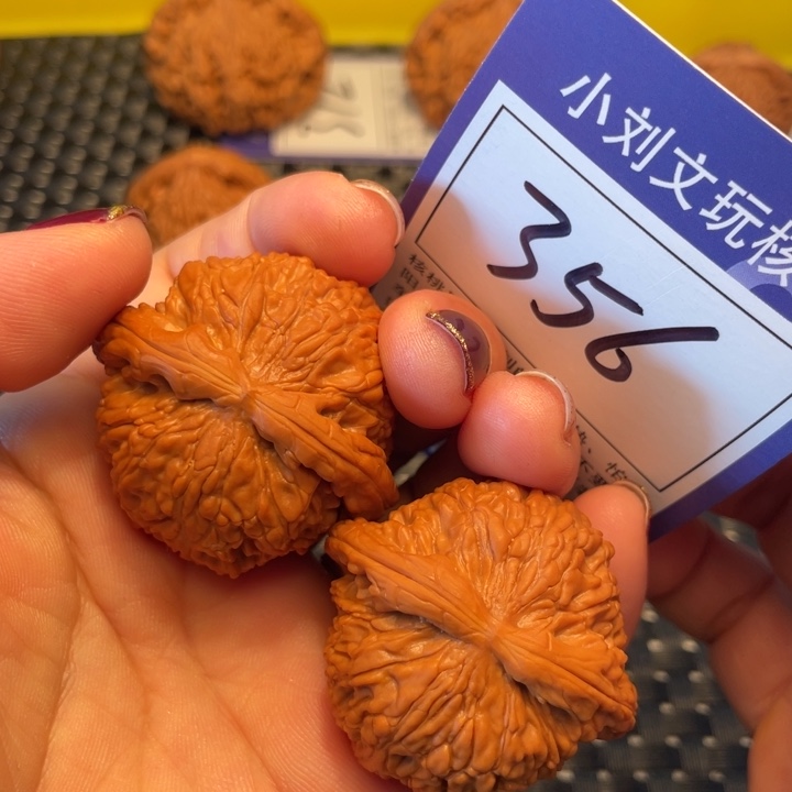 桃核把件42狮子356。。。。。。