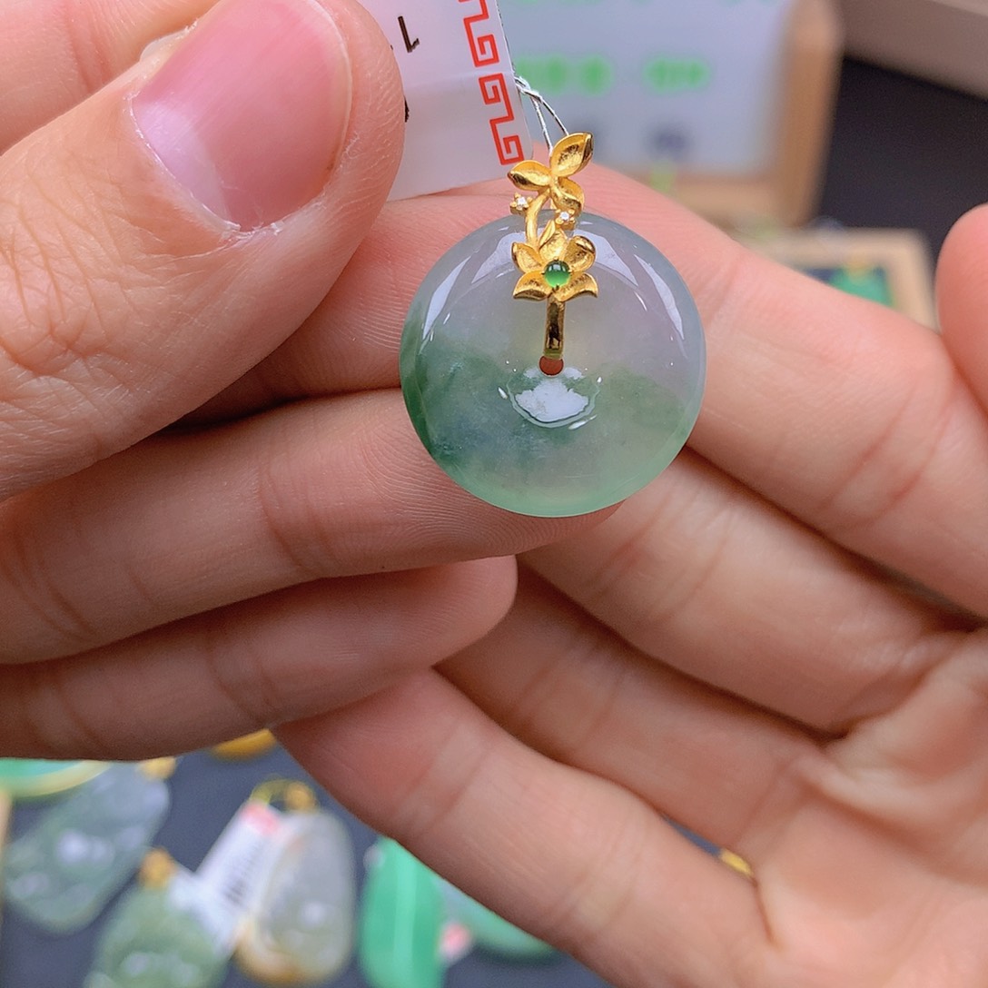 翡翠颈饰18K金镶嵌翡翠