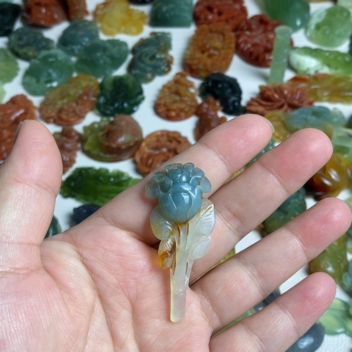 蛇纹石玉颈饰未镶嵌