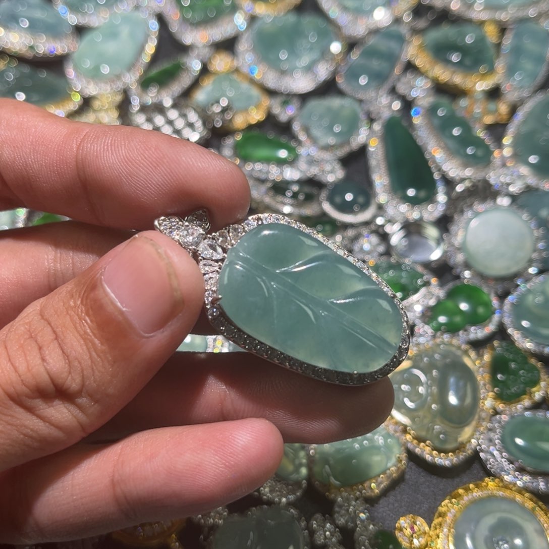 翡翠未镶嵌吊坠(不含链)