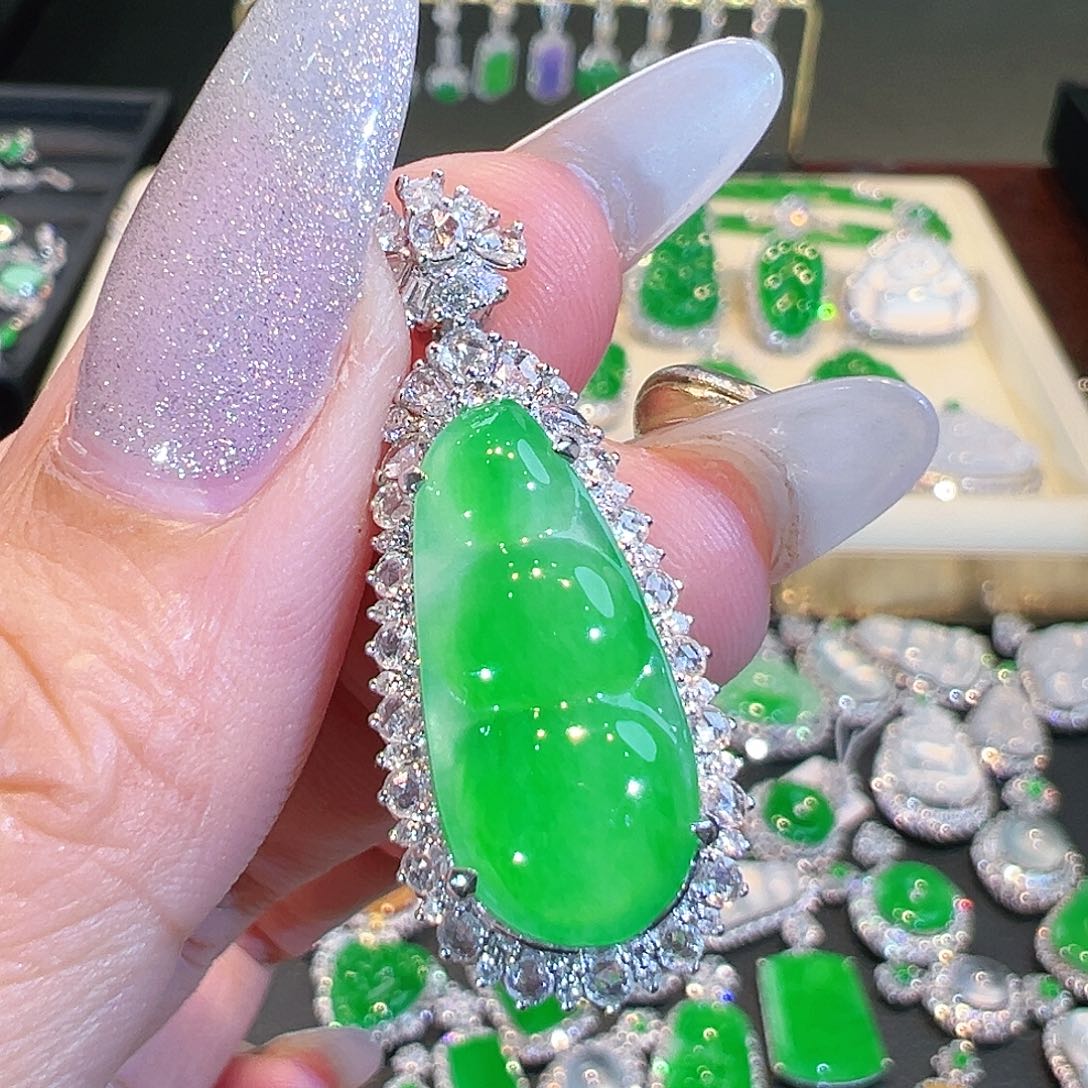 翡翠吊坠(不含链)18K金镶嵌翡翠