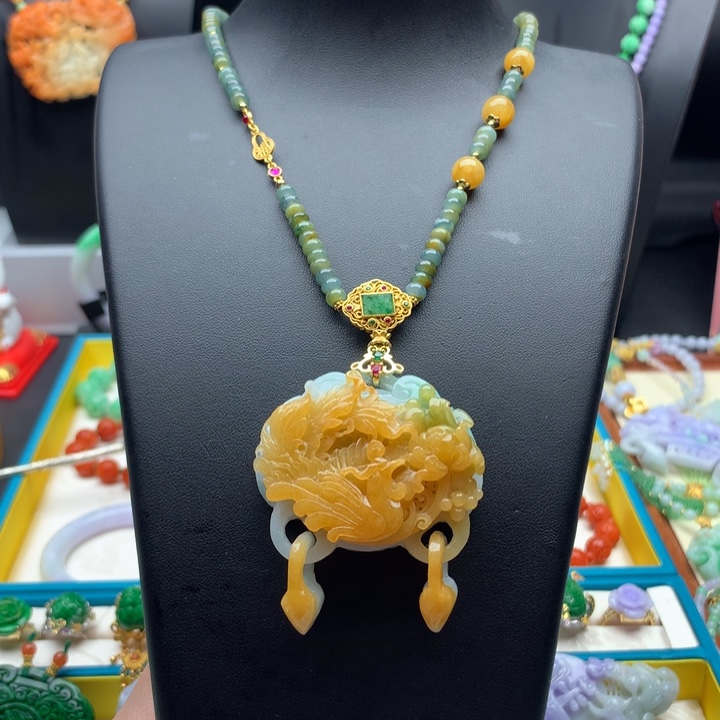 翡翠颈饰未镶嵌黄翡凤凰