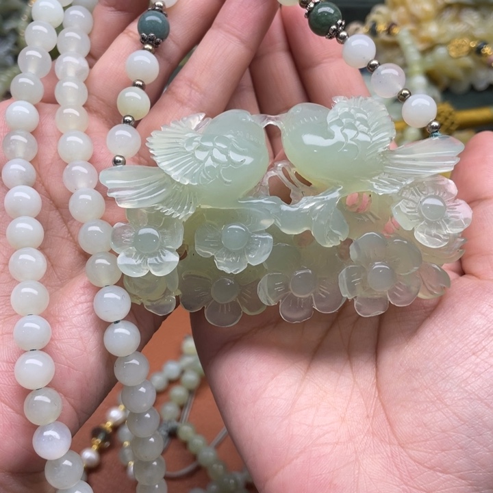 蛇纹石玉吊坠合金