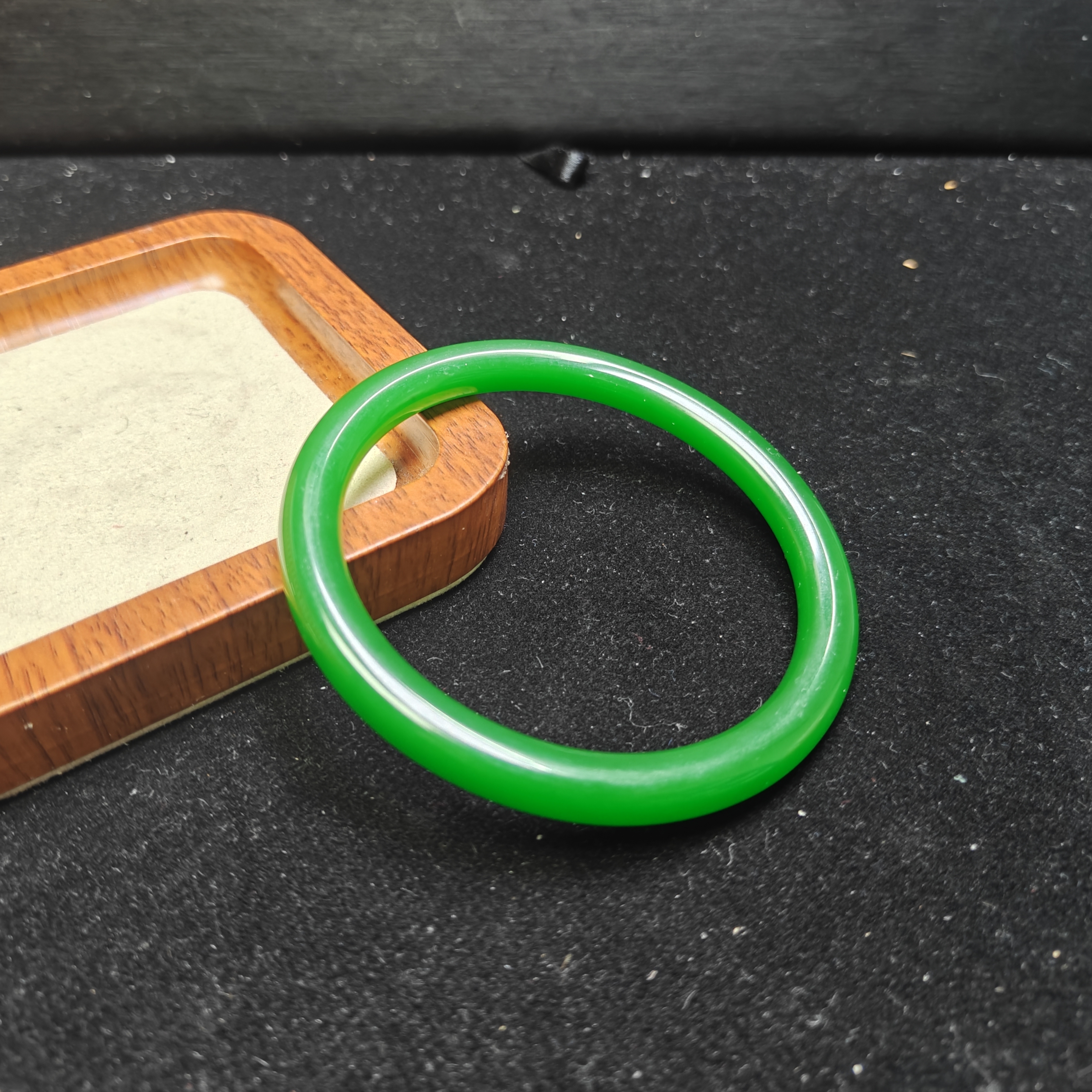 [停业清货]菠菜绿色美人条手镯-352-多样性发一奇石