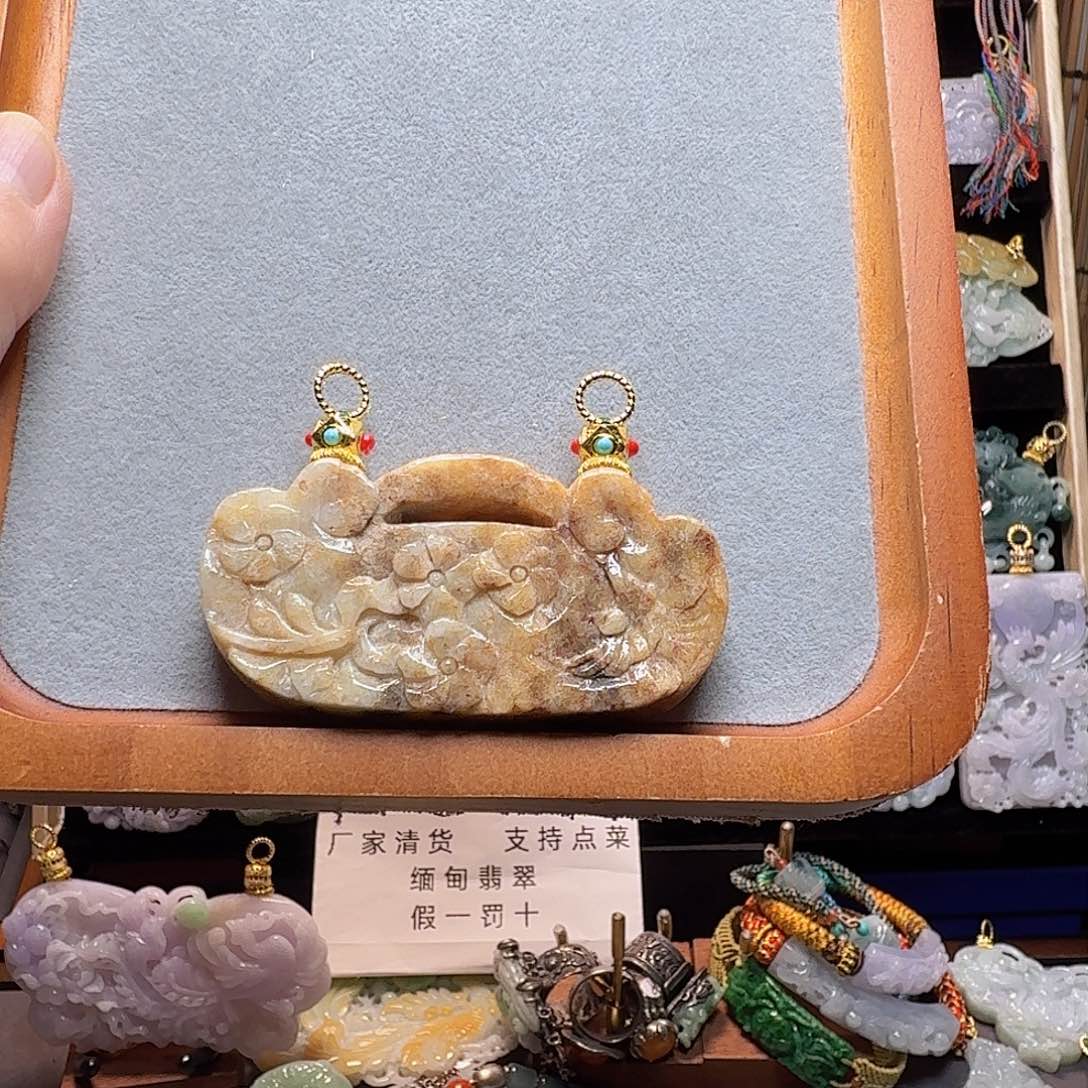 吊坠(赠链)未镶嵌翡翠