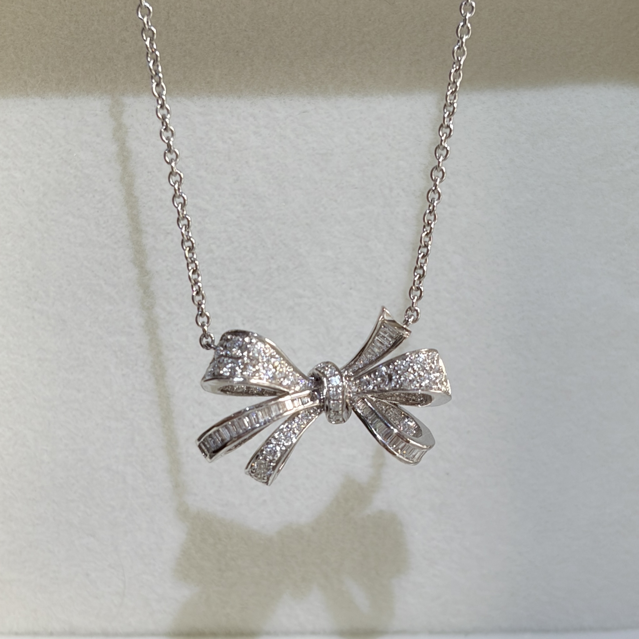 【DesiGner的珠宝店】18k金钻石满钻蝴蝶结项链公主风 