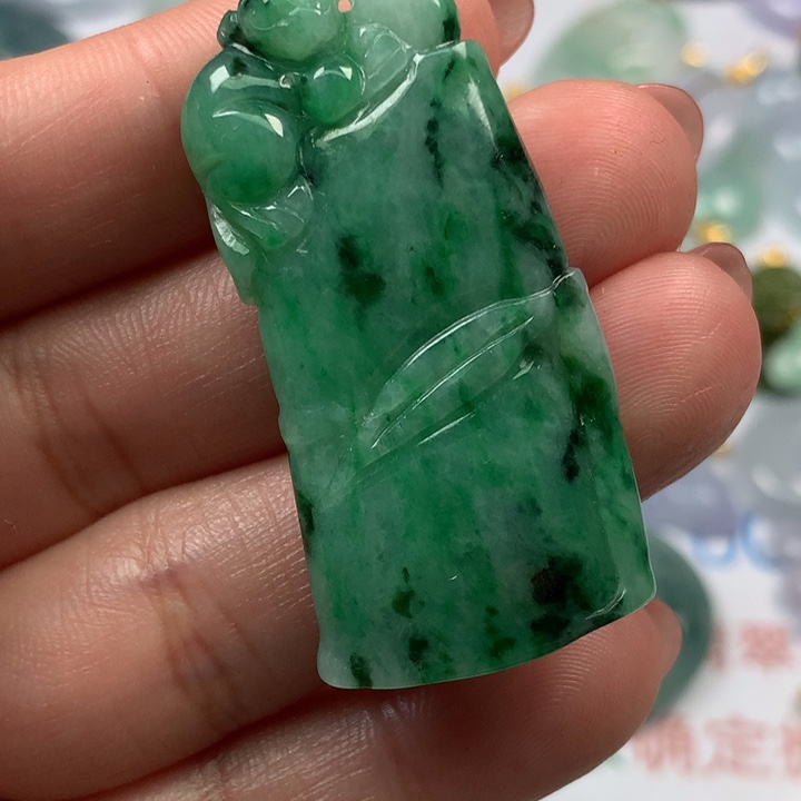 翡翠挂件未镶嵌翡翠