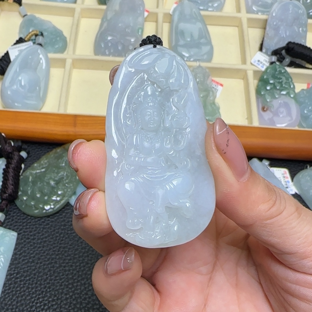 翡翠未镶嵌颈饰  