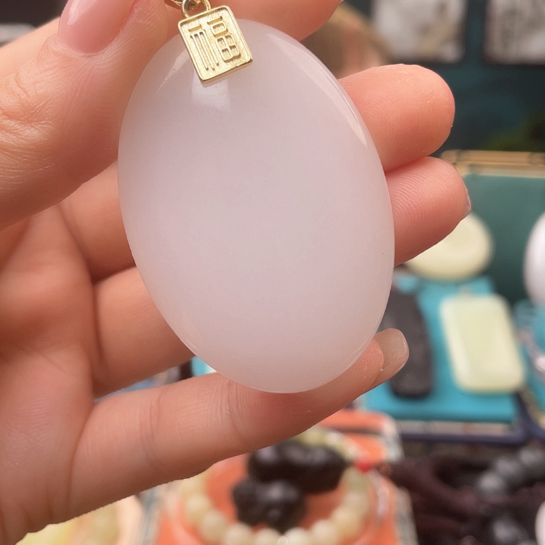 和田玉未镶嵌颈饰蛋