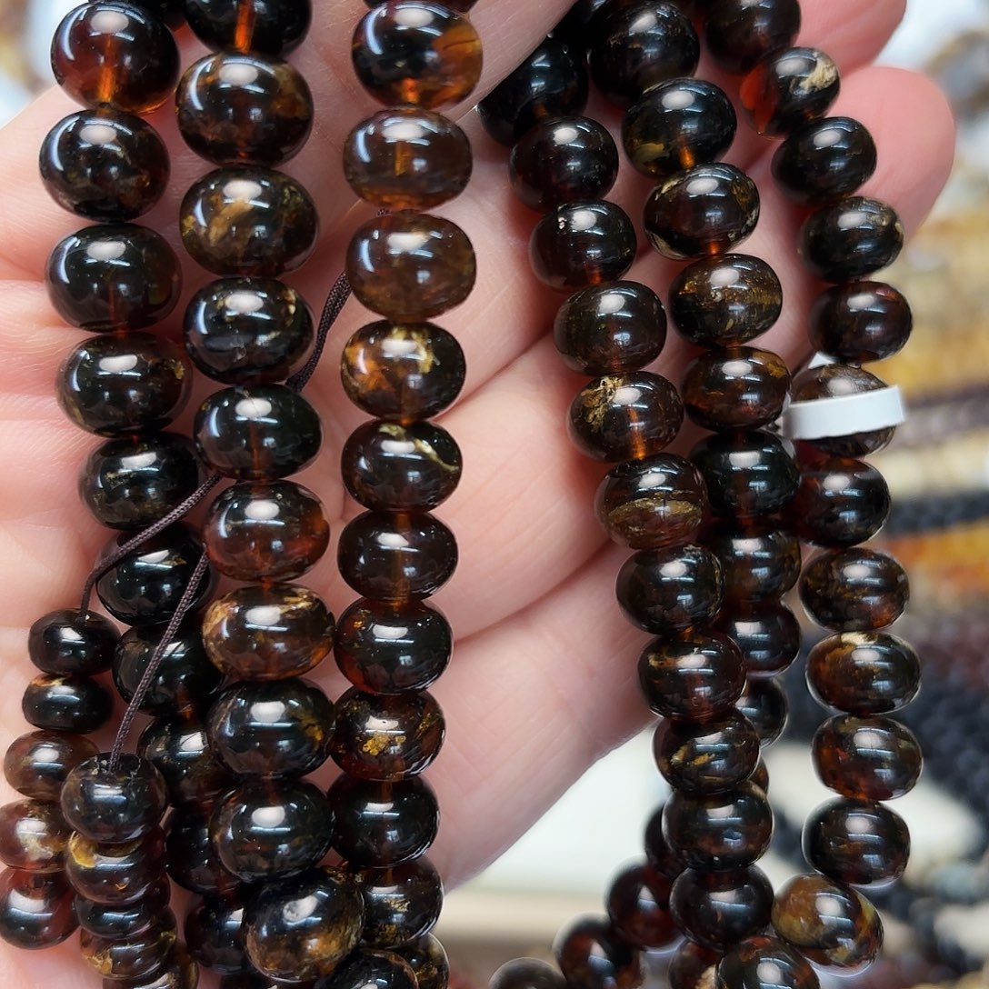 寧****琥珀未镶嵌裸石九