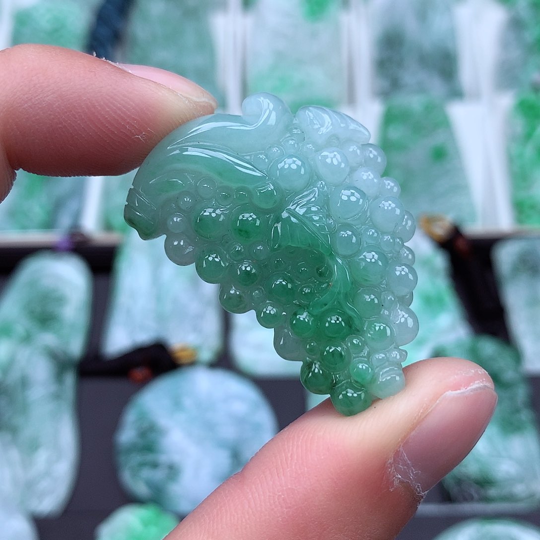翡翠颈饰未镶嵌翡翠吊坠
