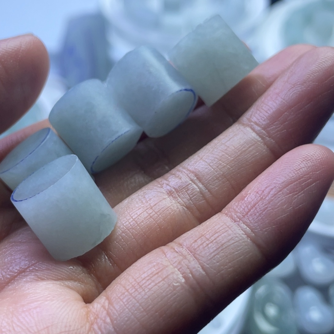 肉***肉定制翡翠未镶嵌裸石定制卡13圆珠5颗