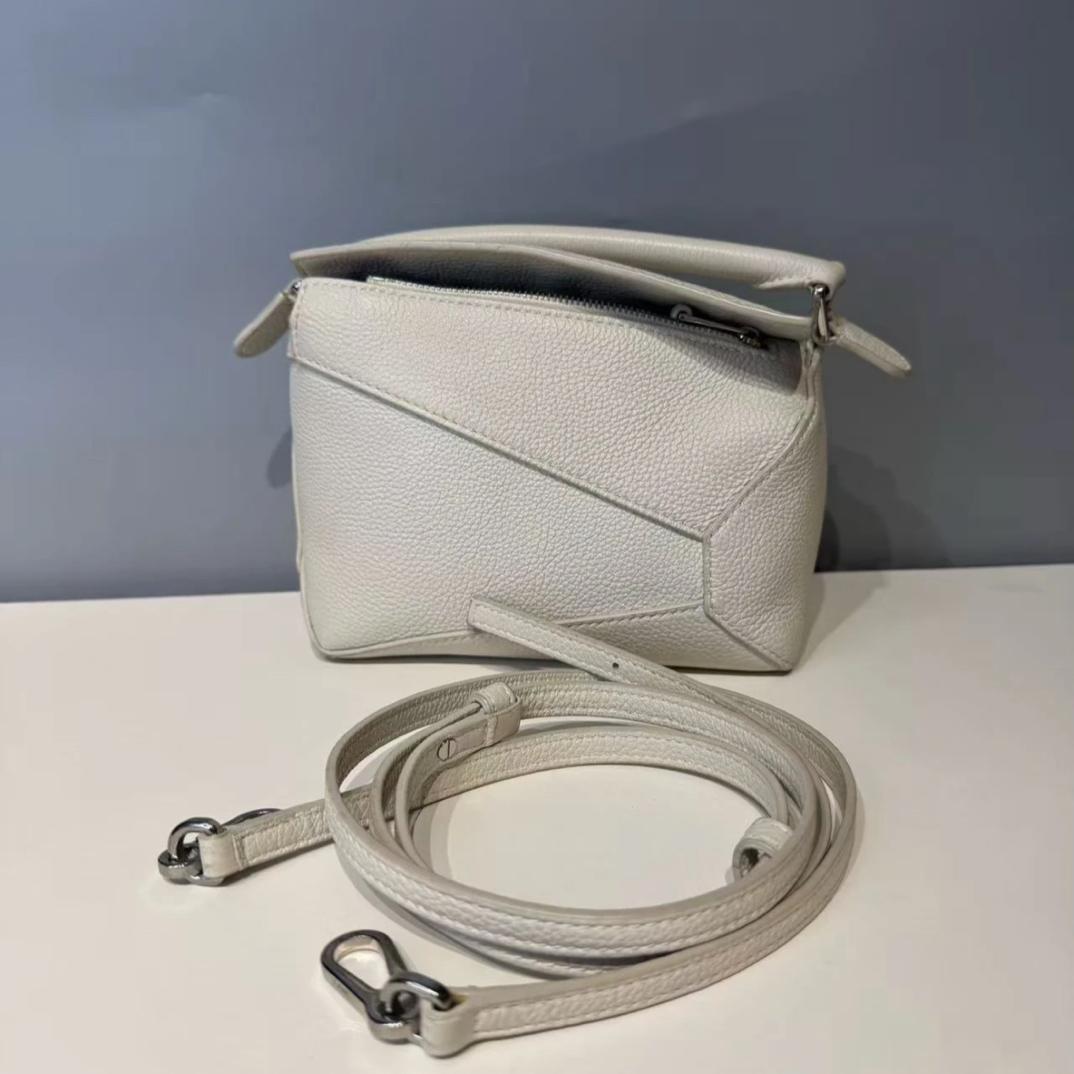 未使用 LOEWE/罗意威 罗意威奶白puzzle mini 25110109-06