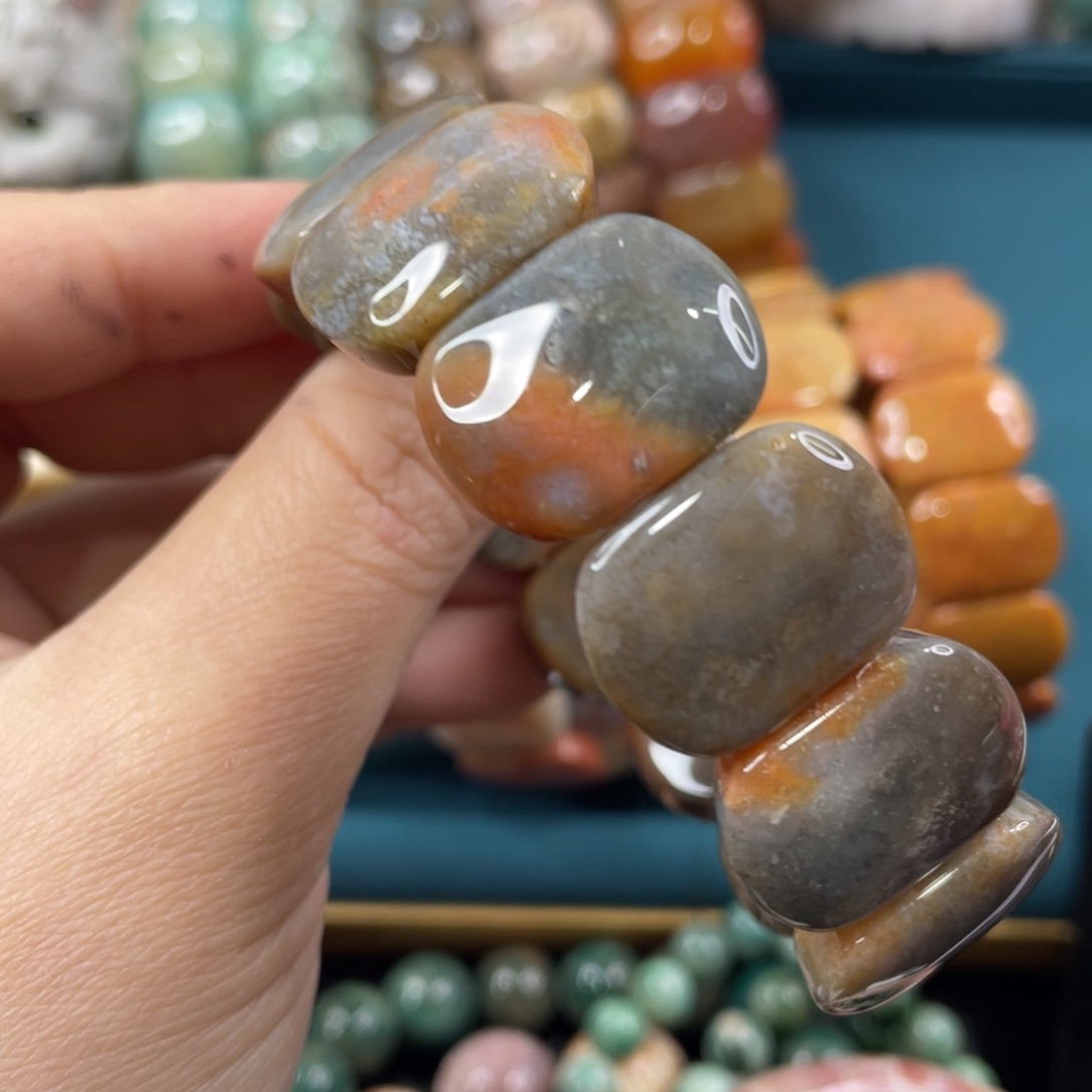 未镶嵌手镯硅化玉