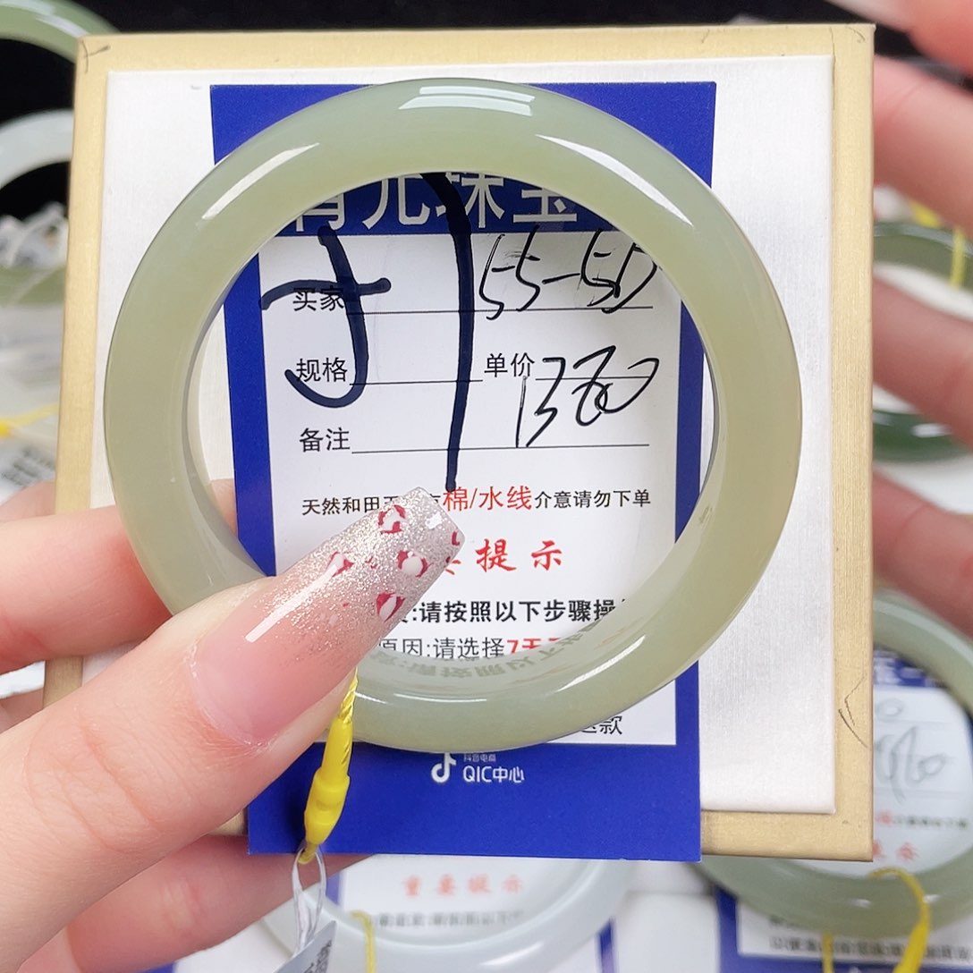 和田玉手镯未镶嵌