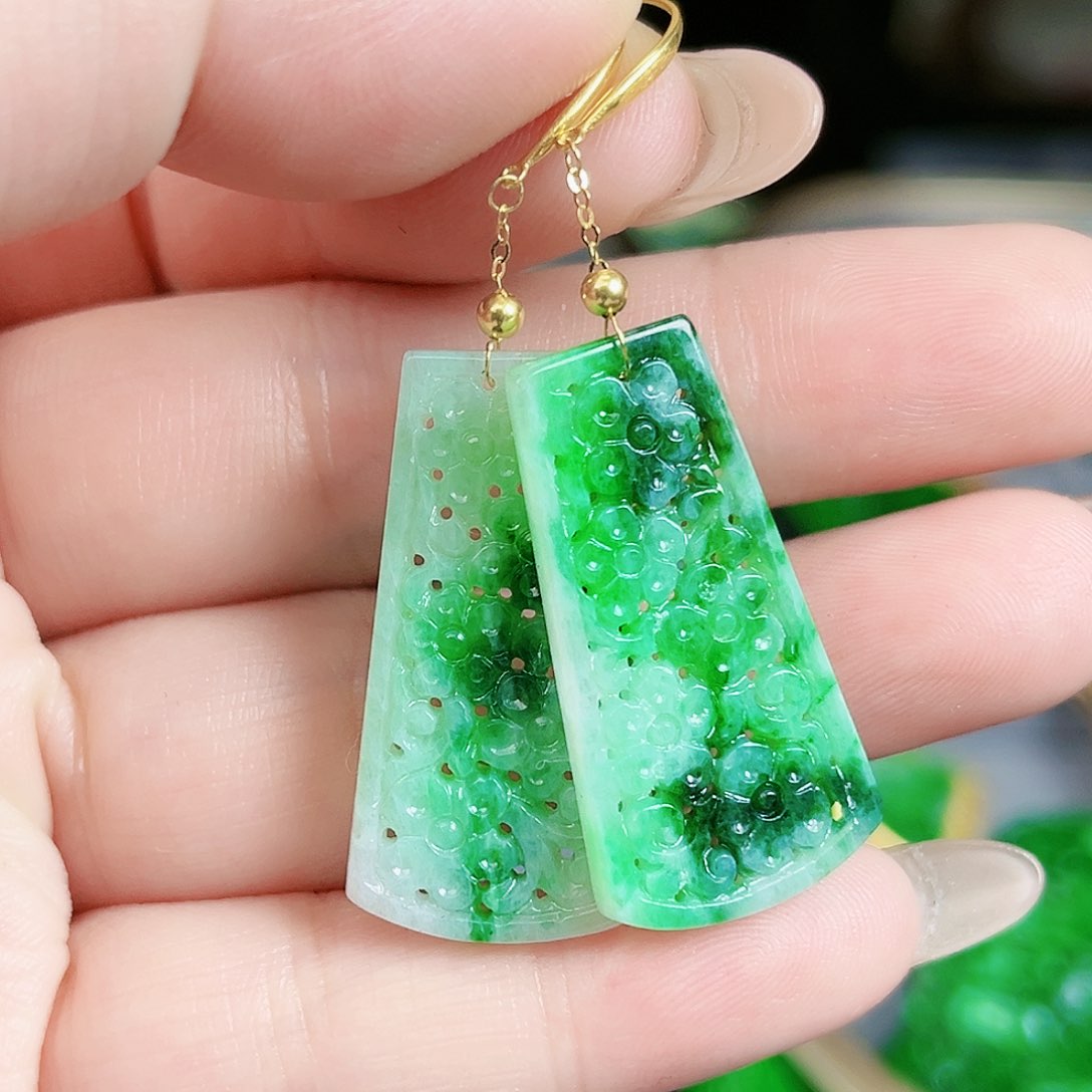 翡翠颈饰18K金镶嵌耳饰