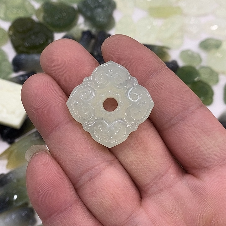 蛇纹石玉合金颈饰