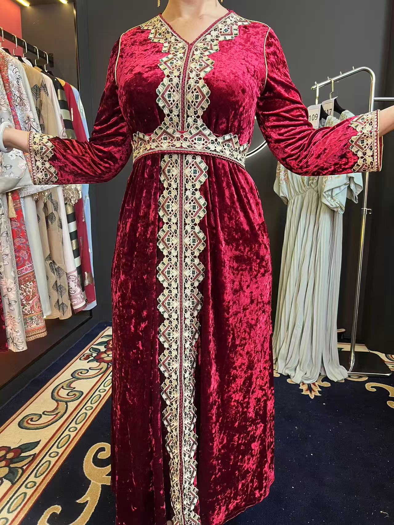 028海口美兰静炳泉高端女装