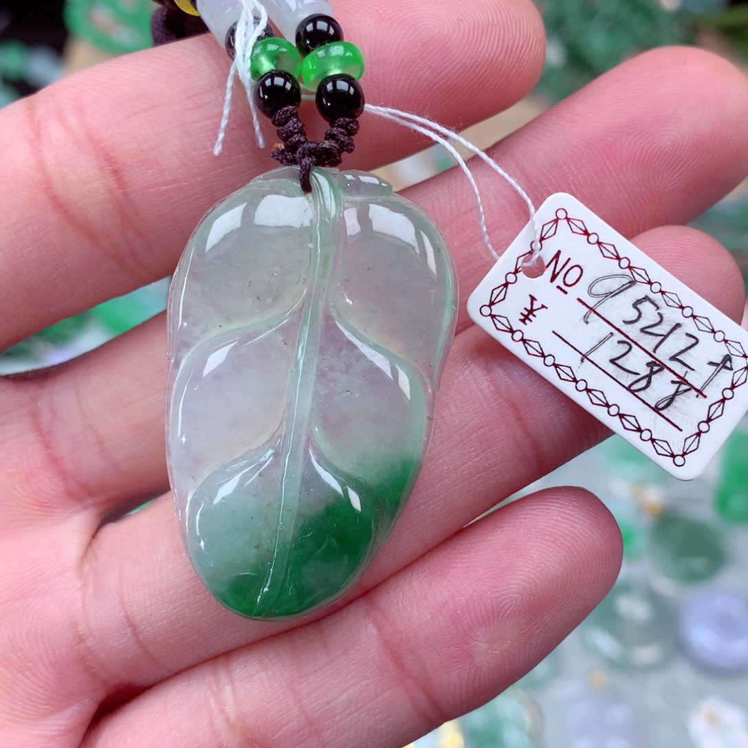 翡翠颈饰未镶嵌翡翠吊坠