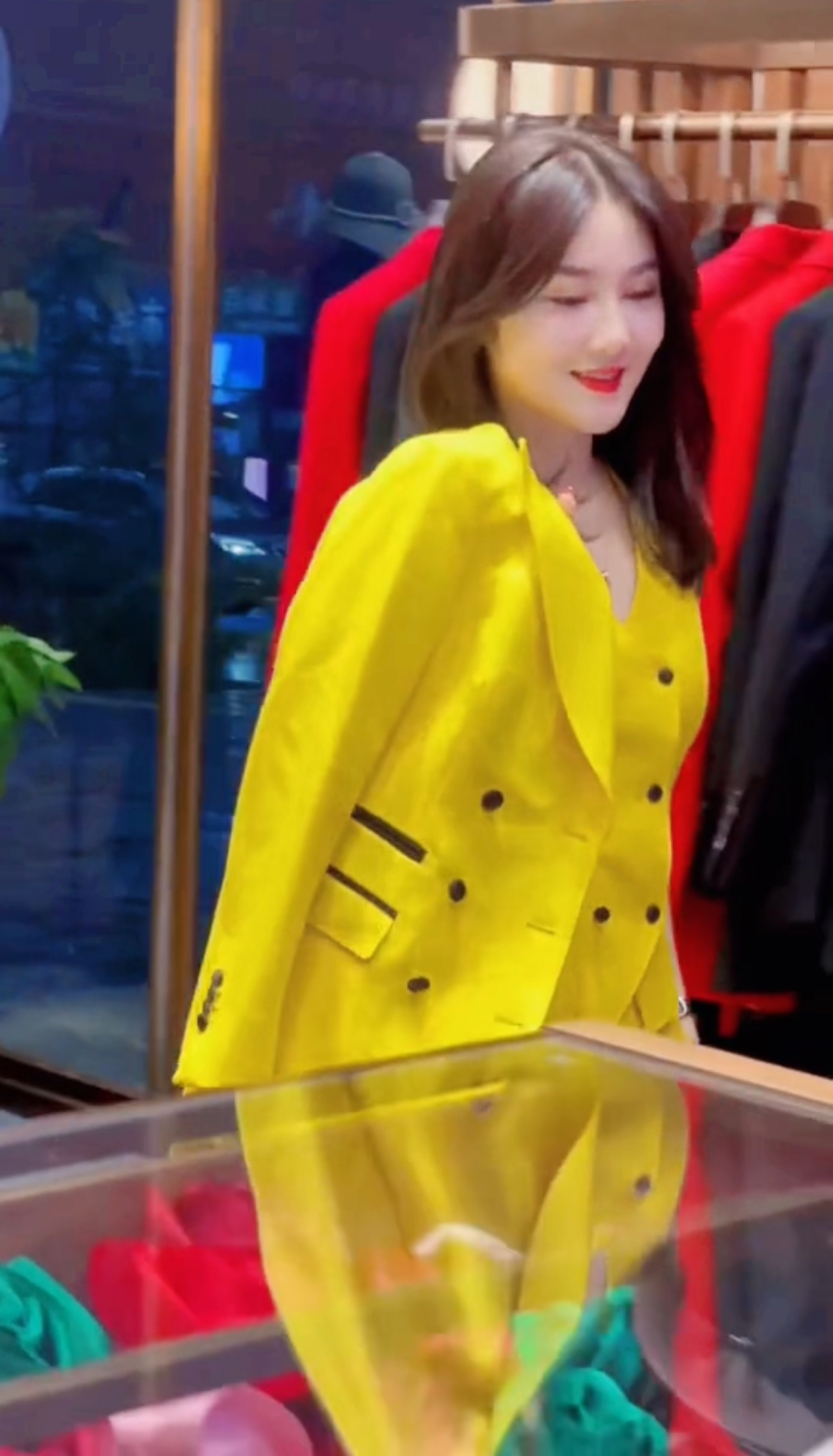 臻韩美2025气质修身短款西装韩版小西装洋气西服外时尚感三件套