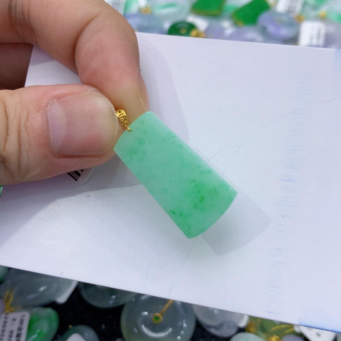 颈饰18K金镶嵌翡翠翡翠