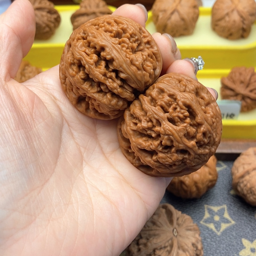 l***n文玩核桃把件109号粗筋