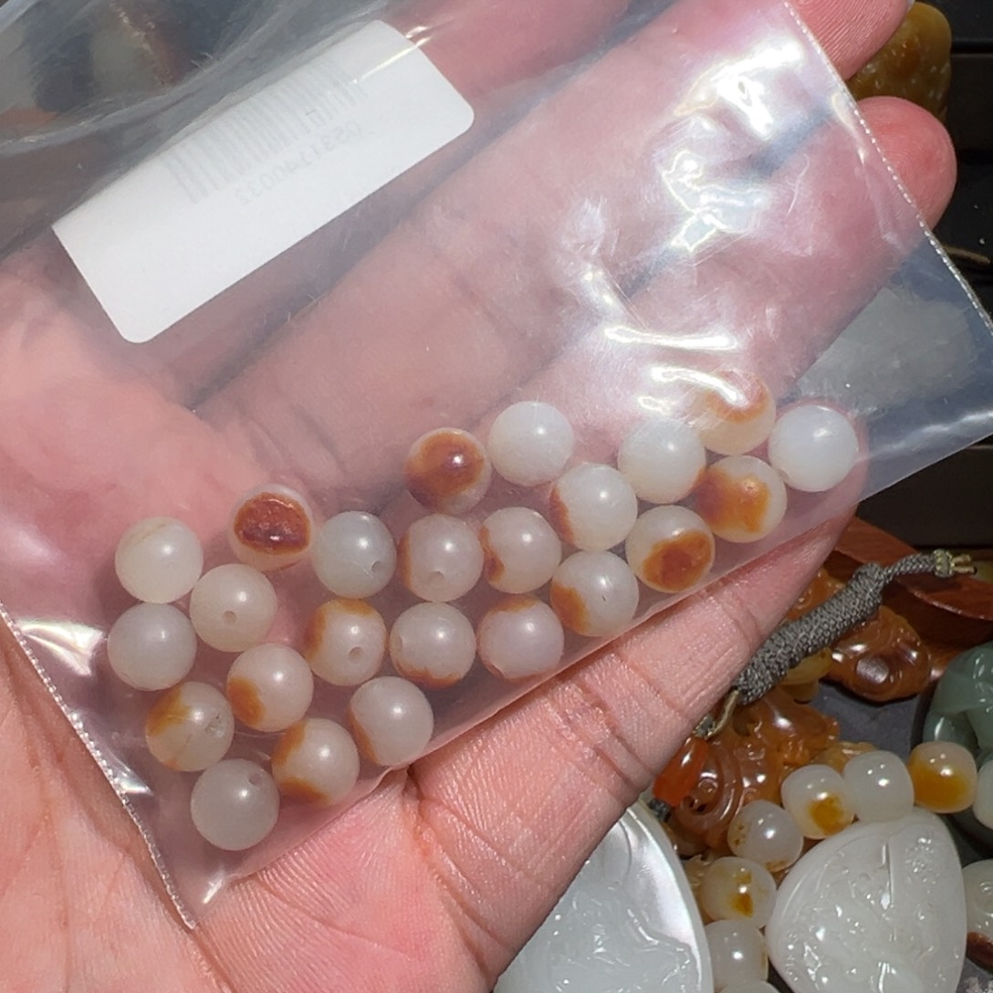 和田玉颈饰未镶嵌脱**出