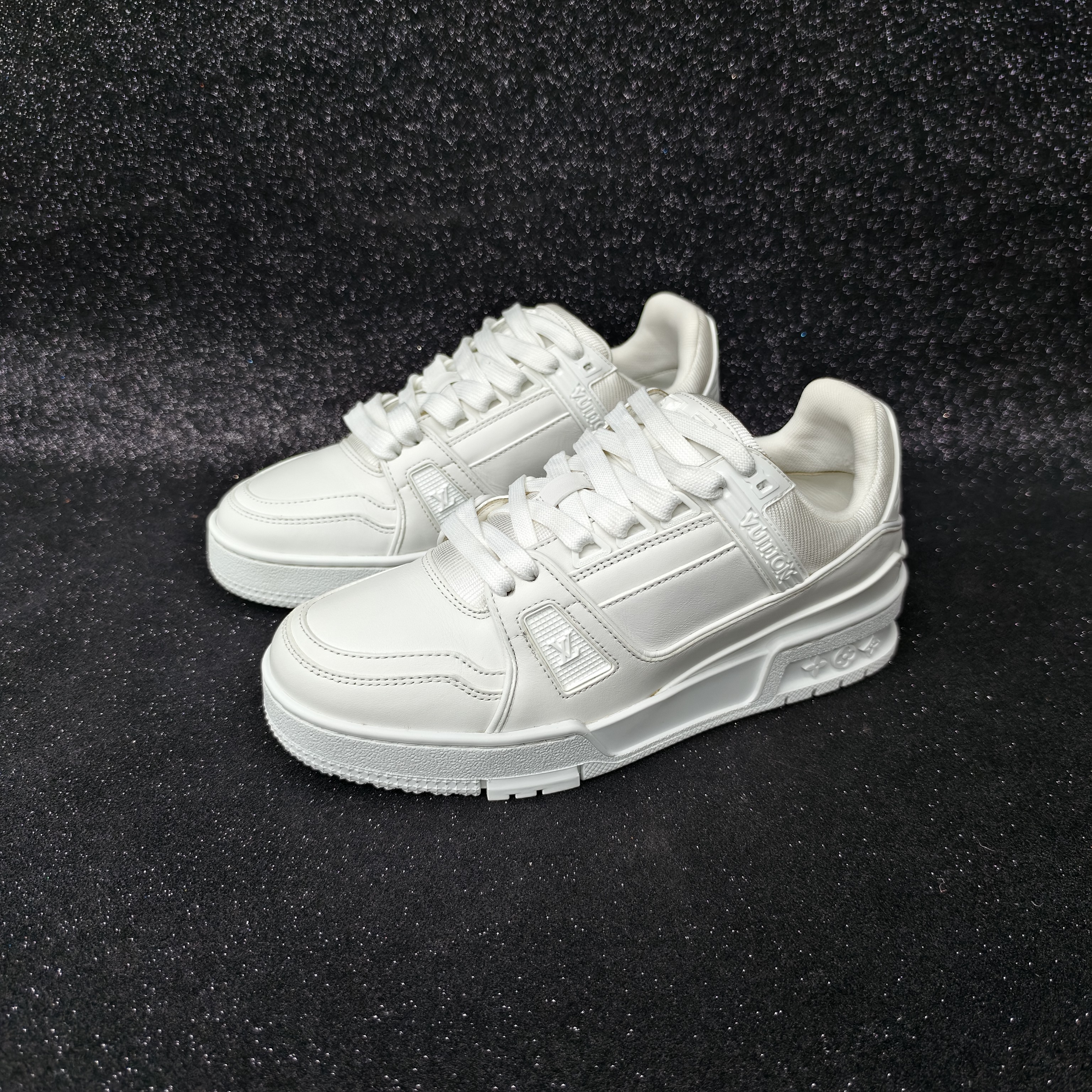 99新 LouisVuitton/路易威登 36码/纯白Trainer潮鞋