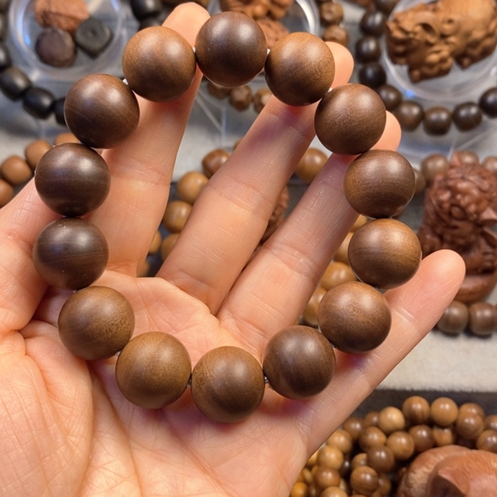 檀香木手串/手链老山檀奶香味1.6红黑