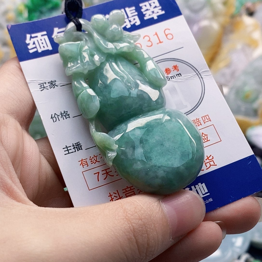 吊坠(不含链)未镶嵌翡翠