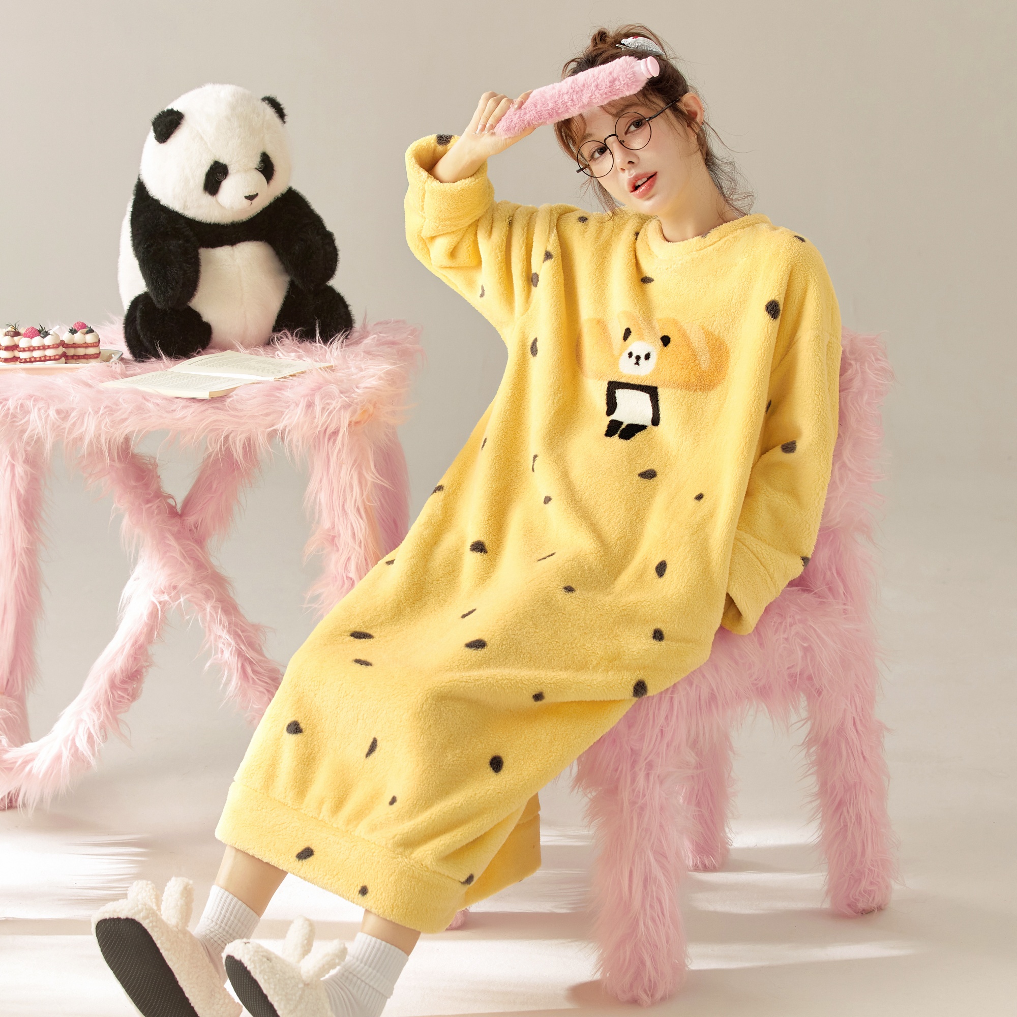 奶油黄女士宽松减龄保暖圆领时尚睡裙D1823