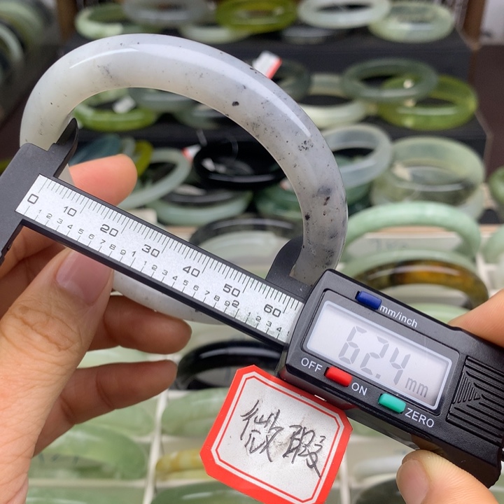 蛇纹石玉未镶嵌手镯728