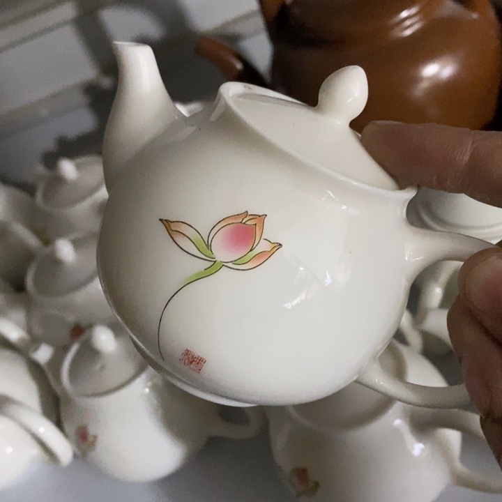 陶瓷艺术品及陶瓷壶