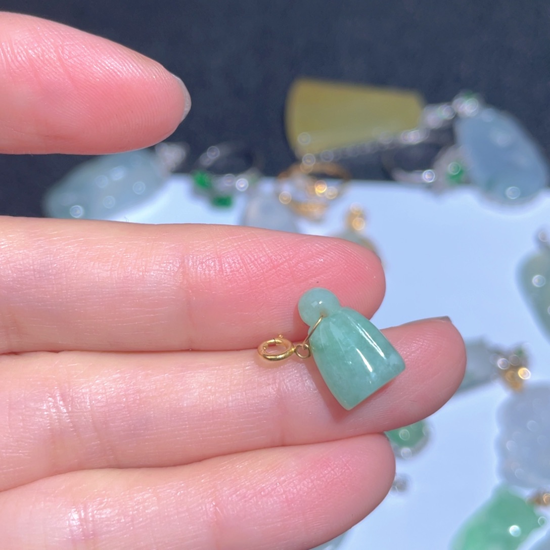 翡翠颈饰18K金镶嵌翡翠