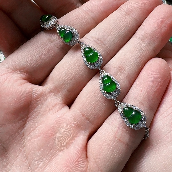 翡翠颈饰未镶嵌天然A货翡翠放漏