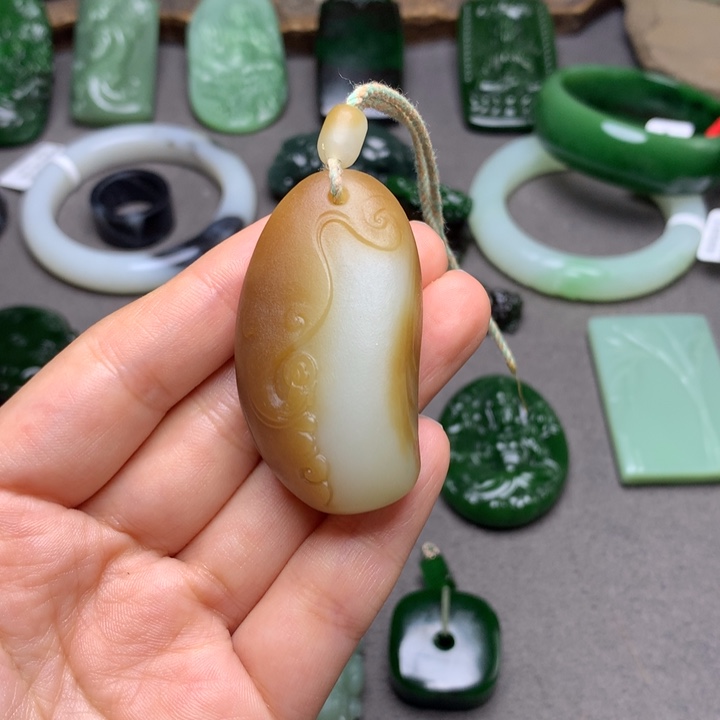 和田玉未镶嵌颈饰