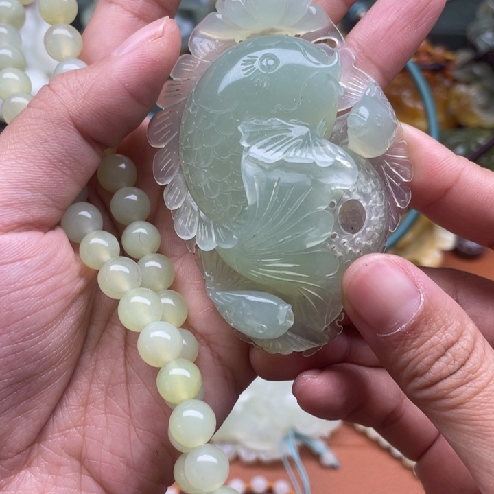 蛇纹石玉吊坠合金