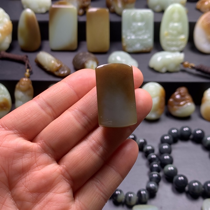 和田玉（糖玉）颈饰未镶嵌