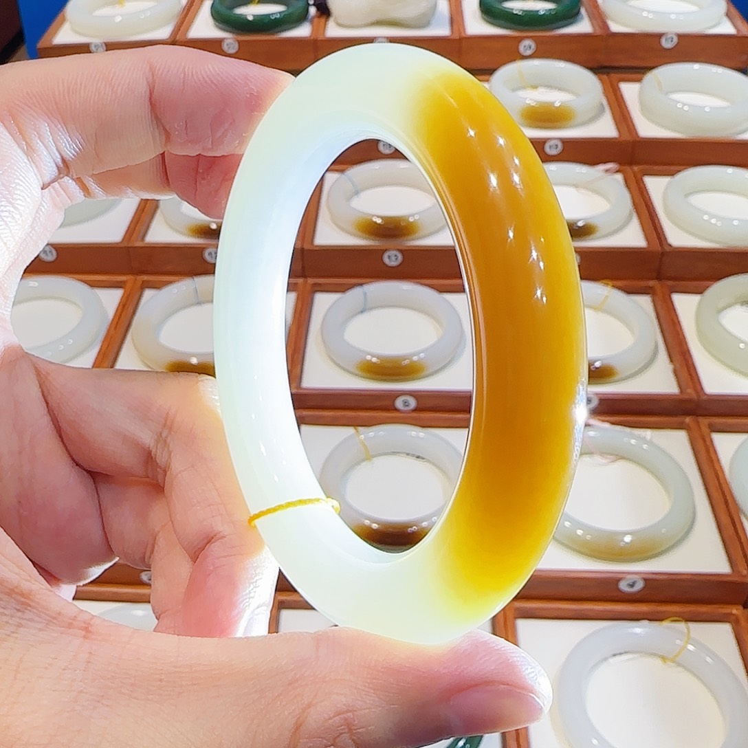 和田玉未镶嵌手镯且末胖圆一抹老红糖57 58 59