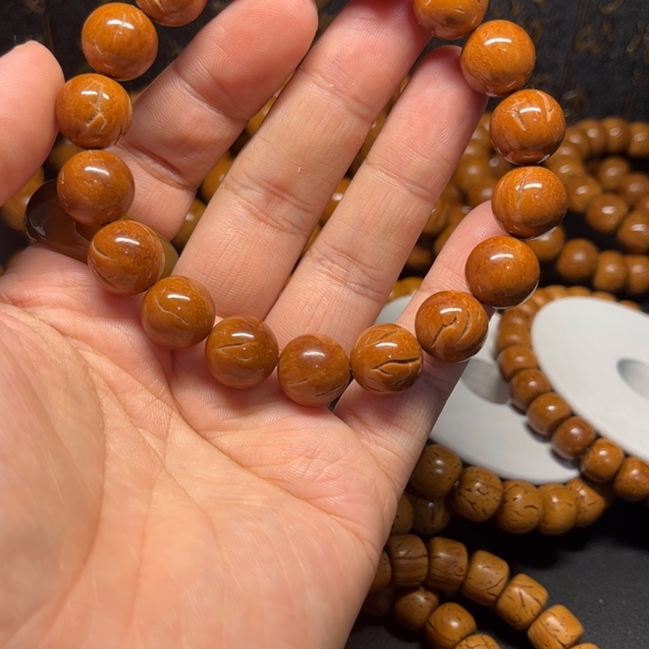 龙纹圆珠，尺寸12.8