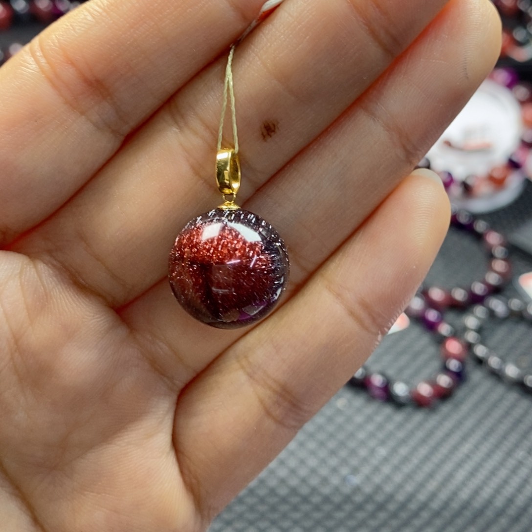 水晶吊坠：18K金镶嵌