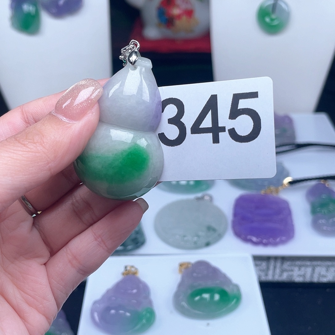 翡翠吊坠(赠链)未镶嵌