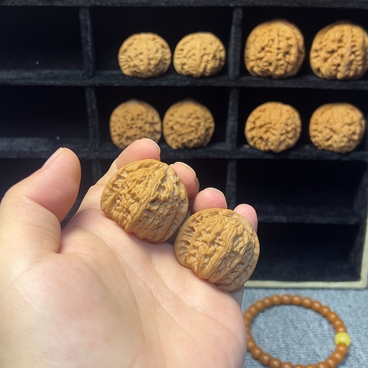 吊坠文玩核桃三角白