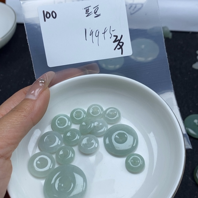 【闪购商品】翡翠颈饰未镶嵌豆*姐