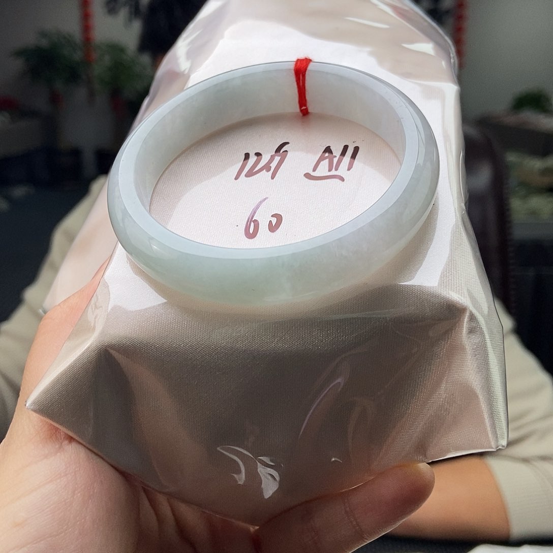 翡翠手镯未镶嵌拍一发一