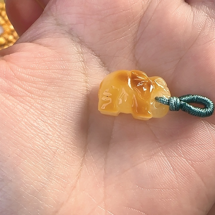 琥珀裸石未镶嵌?***?大象