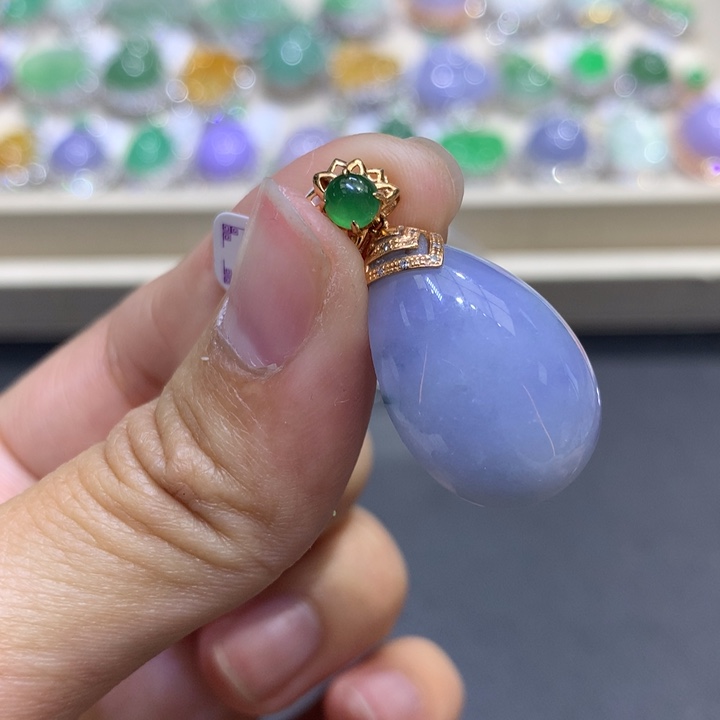 翡翠颈饰18K金镶嵌翡翠